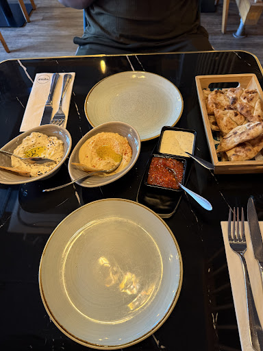 Photo of Opuz Kitchen & Bar Hemel - 162 Marlowes, Hemel Hempstead HP1 1BA